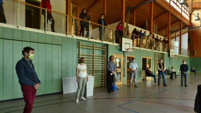 Bild: bey
Mit Mundschutz und ausreichendem Abstand legen Thomas Weig, Barbara Weig, Uli Weig, Thomas Gallitzendörfer, Thomas Parton und Christoph Müllhofer (von links) ihren Eid ab.