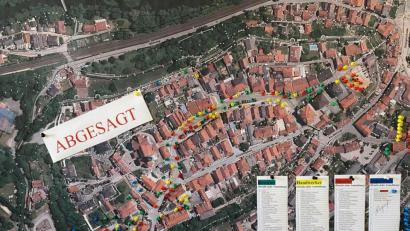 Bild: Völkl
Die Vorbereitungsarbeiten waren zu über 90 Prozent abgeschlossen. Über den Plan für die Händler und Bewirter am Mittelalterlichen Markt wurde der Aufkleber "Abgesagt" gepinnt.