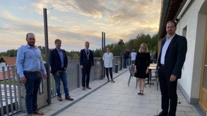 Bild: Eichl
Die neuen Gemeinderäte nach ihrer Vereidigung: Holger Bannert, Laura Frenzel, Pamela Wünsche, Bürgermeister Thomas Meiler, Florian Plödt und Maximilian Üblacker (von rechts).