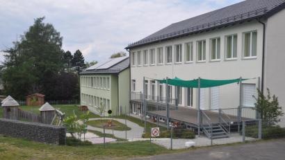 Bild: ws
Einen enormen Zuspruch erfährt das Kinderhaus in Bärnau. Um die Situation in den Griff zu bekommen, werden künftig Kinder mit Wohnsitz außerhalb des Gemeindebereichs der Stadt "nachrangig aufgenommen". Für eine langfristige Lösung soll auch an einem Gesamtkonzept gearbeitet werden.