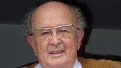 Bild: Dobmeier
Für 73 Jahre Mitgliedschaft übermittelte der Bäckerfachverein Weiden und Umgebung Max Pscheidl die Glückwünsche zum 90. Geburtstag.