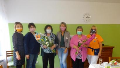 Bild: Seniorenheim St. Barbara/exb
Verabschiedung mit (von links) Helene Frank, Ingeborg Neiswirth (Leitung der Hauswirtschaft), Marianne Kellner, Marina Fink (Hausleitung), Sieglinde Beiter und Elfriede Hart (Leitung Betreuung).