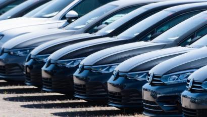 Bild: Julian Stratenschulte
Volkswagen muss voraussichtlich seinen gerade gestarteten Golf 8 zurückrufen. Grund sind Softwareprobleme beim Notrufassistenten. Foto: Julian Stratenschulte/dpa