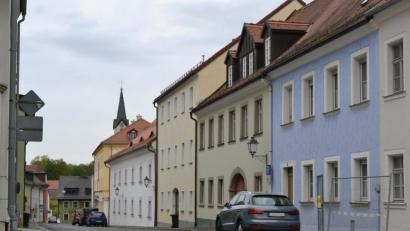 Bild: vlu
Noch sind die Parkplätze für Kurzzeitparker ausgewiesen. Das soll sich aber ändern. Künftig wird dies eine Anwohnerparkzone. Das hat der Bau- und Umweltausschuss einstimmig beschlossen.