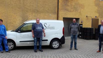 Bild: stg
Müssen es mit Fassung tragen, dass es das Kemnather Wiesenfest 2020 nicht geben wird: (von links) Klosterbrauerei-Chef Johannes Ponnath, die Festwirte Armin und Michael Schinner sowie Bürgermeister Roman Schäffler.