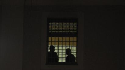 Bild: Petra Hartl
Der jahrelang mit seinen beiden Homepages Hass und Hetze verbreitende Mann aus dem Landkreis sitzt nicht zuletzt deshalb jetzt in Strafhaft. Seine Blogs gibt es noch, jeder kann sie lesen, weil die großen Suchmaschinen weiter dorthin verlinken, obwohl die Medienwächter eine dieser Seiten schon im vergangenen Jahr als jugendgefährdend eingestuft und sogar auf den entsprechenden Index gesetzt haben.