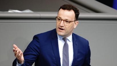 Bild: Kay Nietfeld/dpa
Gesundheitsminister Spahn sagte im Bundestag, nötig sei eine neue Balance: „So viel Normalität wie möglich, so viel Schutz wie nötig.“