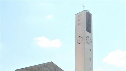 Bild: rgr
Am Muttertag wurde erstmals wieder ein gemeinsamer Sonntagsgottesdienst in der Friedenskirche gefeiert. Dieser gestaltete sich jedoch anders als sonst.