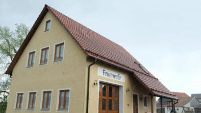 Bild: ohr
Die Feuerwehr Weiding stellte einen Antrag auf Renovierung des Feuerwehrhauses. Nach Vorlage der Kosten behandelt der Gemeinderat das Thema erneut.Die Feuerwehrleute sicherten Eigenleistungen zu.