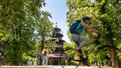 Bild: Peter Kneffel/dpa
Unter Einhaltung gewisser Regeln dürfen Radsportler in Gruppen mit bis zu fünf Personen trainieren.