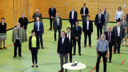 Bild: Gerhard Götz
Der Kreistag des Landkreises Schwandorf ist am Montag zu seiner ersten Sitzung nach der Kommunalwahl im März zusammengetreten. Bei der Zusammenkunft, die in der Oberpfalzhalle über die Bühne ging, wurden 26 neue Kreistagsmitglieder (unser Bild) vereidigt.