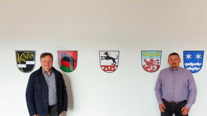 Bild: sm
Das neue Führungsduo an der Spitze der Verwaltungsgemeinschaft Neustadt ist die gekürt. Die beiden Vorsitzenden der Gemeinschaftsversammlung heißen Gerhard Kellner (Stellvertreter, links) und Markus Ludwig (Vorsitzender, rechts).