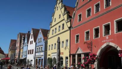 Bild: Kunz
Die Leute nutzten die Sonne vor den Lokalen in der Weidener Innenstadt.