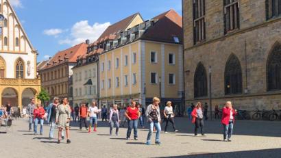 Bild: Houschka
Der Flashmob der Line Dancer auf dem Amberger Marktplatz..