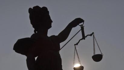 Symbolbild: dpa/Frank Rumpenhorst
Um Drogen dreht sich der Prozess vor dem Weidener Schöffengericht gegen einen 38-Jährigen.