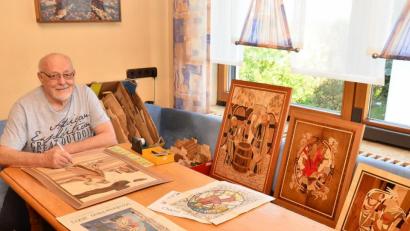 Bild: fjo
Willi Helgert ist ein Holzfan durch und durch. Aus hauchdünnen Furnieren fertigt er in mühsamer Kleinstarbeit außergewöhnliche Kunstwerke.