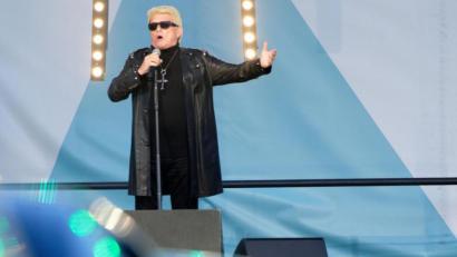 Bild: Henning Kaiser/dpa
Heino hat tatsächlich vor Autos gesungen. Oh Gott!