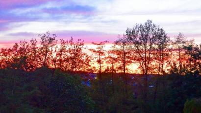 Bild: ü
Ein beeindruckender Sonnenuntergang über Görglas, Asbach und Burggrub.