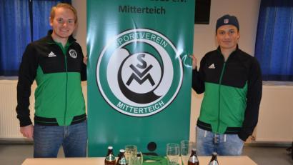 Bild: jr
Fördervereins-Vorsitzender Florian Greim (links) und Ideengeber Tobias Eckert präsentieren das SVM-Paket „Wir halt´n zam“.