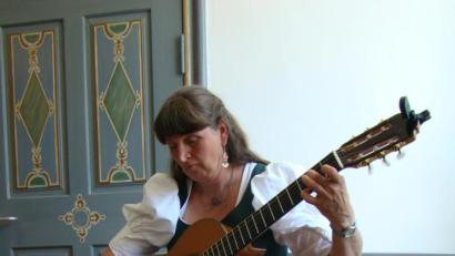 Bild: exb
Ulrike Remold (Bild) nahm mit Hubert Gleißner aus Mitterteich eine CD auf - inspiriert von den Prophezeiungen des Mühlhiasl. Das Werk ist auch ein Ergebnis der Corona-Zeit.