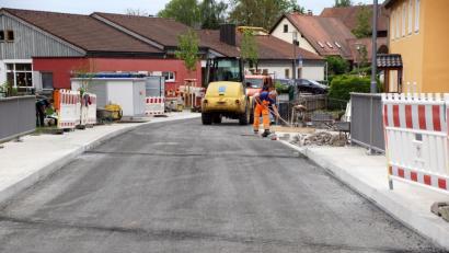 Bild: bkr
Die Teerarbeiten sind abgeschlossen, bis Pfingsten soll es wieder heißen: freie Fahrt durch den Mühlweg.