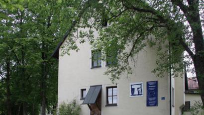 Bild: wro
Im Gebäude der Jugendherberge Tannenlohe ist auch das Jugendmedienzentrum T1 untergebracht.