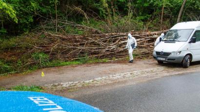 Bild: Hösamer
Spezialisten der Kriminalpolizei sicherten unmittelbar nach der Sexualstraftat Spuren am Tatort.