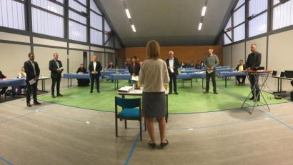 Bild: glb
Bürgermeisterin Brigitte Bachmann vereidigte die neuen Gemeinderatsmitglieder (von links): Elmar Halk (SPD), Uwe Herrmann (BB), Maximilian Graf (CSU-FWG), Karin Fruth (SPD), Udo Füssel (SPD), Alexander Schötz (SPD) und Horst Heinel (BB).