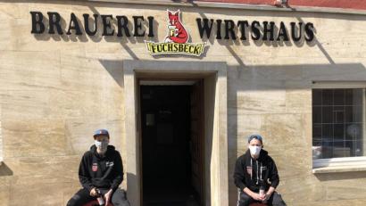 Bild: exb
Vorbildliches Einkaufen in der lokalen Brauerei: Die Initiatoren gehen stets mit gutem Beispiel voran.