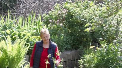 Bild: Simone Schaller/exb
Simone Schaller schätzt die Vielfalt in ihrem Garten.