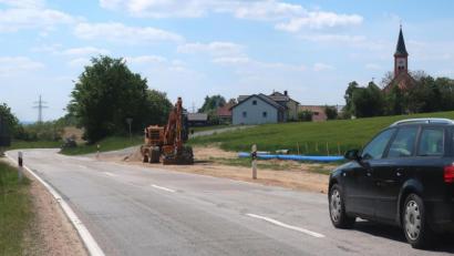 Bild: Hirsch
Im Juni wird mit dem Ausbau der Staatsstraße 2151 zwischen Kemnath bei Fuhrn und Sonnenried begonnen.