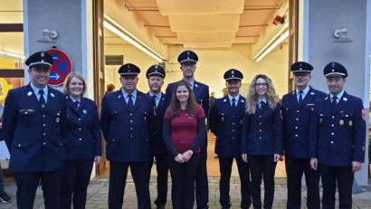 Bild: rab
Beim Patenbitten der Ebersbacher Feuerwehrleute in Vilseck – noch vor der Pandemie – gab es noch ausschließlich glückliche Gesichter. Die Vorfreude war groß.