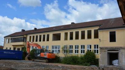 Bild: jr
Für die Generalsanierung der Mitterteicher Grundschule ist mit 900000 Euro der größte Einzelposten in der Liste der Fördermittel gedacht.