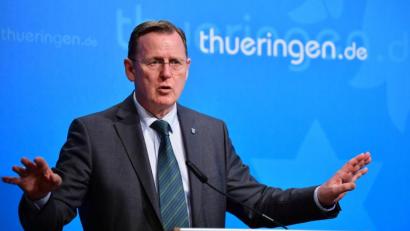 Bild: Martin Schutt/dpa
Im Ringen um den richtigen Weg in der Corona-Pandemie ist Thüringens Ministerpräsident Ramelow vorgeprescht und hat weitreichende Lockerungen angekündigt.