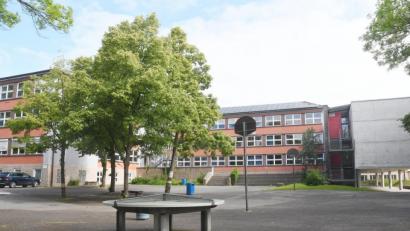 Bild: Gabi Schönberger
Blick in den Pausenhof der Pestalozzi-Mittelschule. Ringsum wird sich in den nächsten Jahren viel verändern.