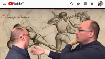 Bild: jrh
Filmemacher Hubertus Hinse watscht sich selbst: Schickt eure besten Watschen-Videos an den Workshop-Leiter!