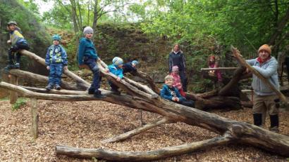Bild: e
Sofort nach der Eröffnung war der Kletterbaum fest in Kinderhand.