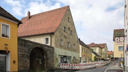 Bild: :njn JOCHEN NEUMANN 
ERBENDORF
In der Bräugasse 23 geben sich die Handwerker alle Mühe, dass aus dem alten Gebäude, das das Bürgerhaus beherbergen soll, ein Schmuckstück wird.