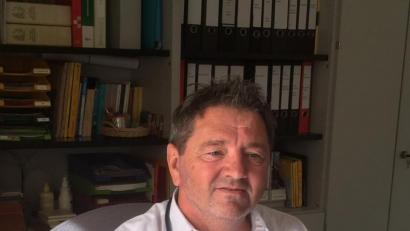 Bild: KfH-Nierenzentrum
Zentrumsleiter Dr. Stephan Kirchner an seinem Arbeitsplatz.
