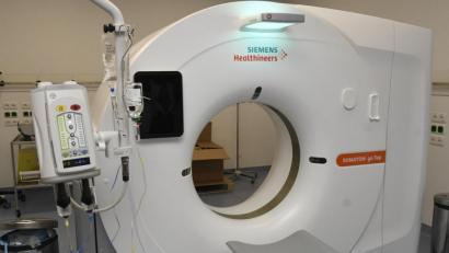 Bild: Petra Hartl
Der Ende 2019 angeschaffte Magnet-Resonanz-Tomograph soll bald wieder ausgiebig genutzt werden. Das Klinikum St. Marien will den Betrieb aus dem Coronastand wieder bis zum Normalniveau hochfahren.