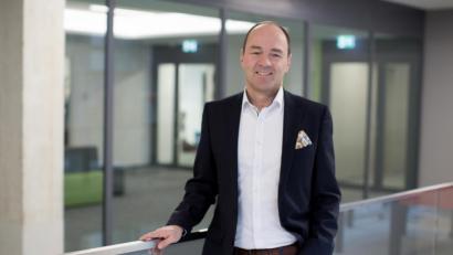 Bild: Foto-Atelier Wolf
Alexander Rupprecht, Geschäftsführer der Techbase, hat das Regensburger Innovationszentrum in den vergangenen Wochen sehr leer erlebt. Doch langsam kommen die Jungunternehmer zurück aus dem Homeoffice in ihre Büros.