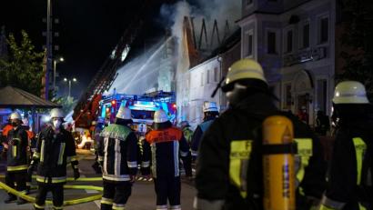 Bild: Christopher Dotzler
Im Markt Hohenburg kommt es wegen eines Brandes zu einem Großeinsatz. 150 Einsatzkräfte rücken aus.