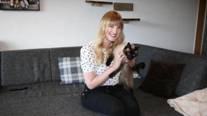 Bild: sne
Lisa Dobmanns Auftritt bei "First Dates" bringt ihr viel Lob ein.Den Mann fürs Leben hat die Eschenbacherin dabei zwar nicht gefunden, aber sie blickt zuversichtlich in die Zukunft. Vielleicht bekommt auch Kater "Mokka" bald ein Herrchen zum Frauchen.