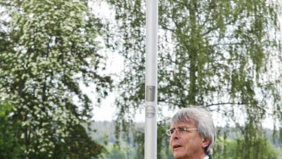 Bild: JOCHEN NEUMANN 
ERBENDORF
Regierungspräsident Axel Bartelt gedenkt der vielen Corona-Toten im Landkreis Tirschenreuth.