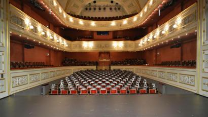 Bild: Stadttheater Amberg/exb
So sieht es derzeit im Stadttheater Amberg aus. Auf ein Programm müssen Kulturliebhaber dennoch nicht verzichten. Künstler unterschiedlicher Stilrichtungen steuern Beiträge für eine Youtube-Reihe bei.