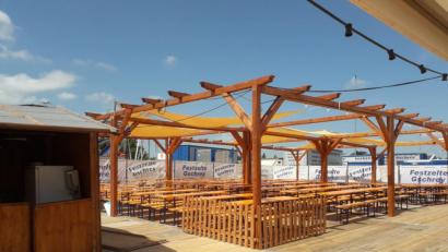 Bild: Reinhard Gschrey
Diesen Biergarten hat Festwirt Reinhard Gschrey eigens aufgebaut, um die Gäste zumindest an drei Tagen verköstigen zu können.