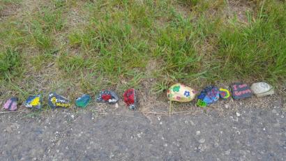 Bild: exb
Bisher zieren 93 bunte Steine den Weg im Kohlberger Baugebiet "Im Meister".