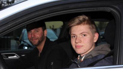 Bild: kro
Fahrlehrer Andreas Heinritz (links) und ein Fahrschüler.