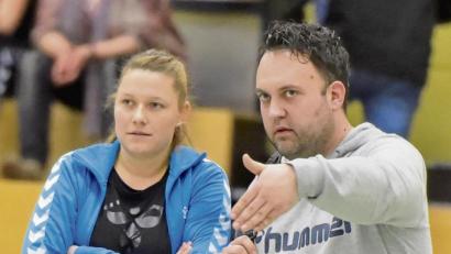 Bild: zg
Christof Heiduk (rechts) unterstützte Cheftrainerin Nadine Pohl zuletzt bei den Damen der HG Amberg als Co-Trainer. Ab kommender Saison ist er Trainer der BOL-Herren der HSG Nabburg/Schwarzenfeld.