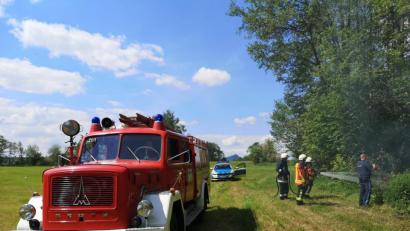Bild: mde
Um das Feuer zu löschen, setzte die Kemnather Feuerwehr ihren „alten“ Tankwagen ein.